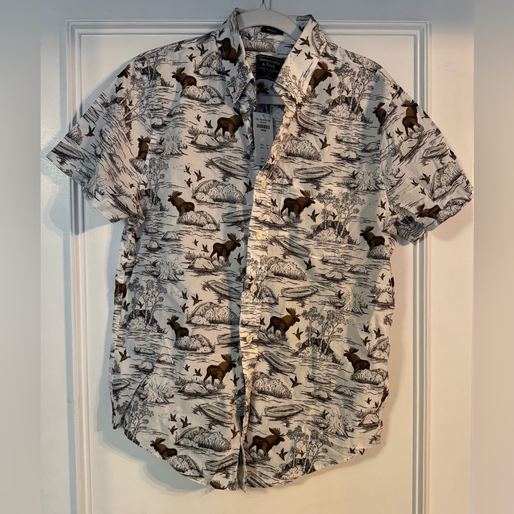 Abercrombie & Fitch NWT Moose and Duck Print Button Up Size M